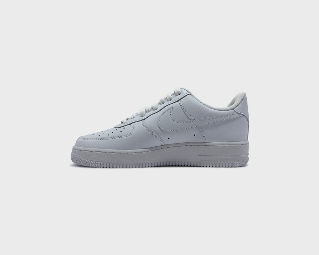 Nike Air Force 1 Low Triple White Sneaker weiß Innenseite Seitenansicht