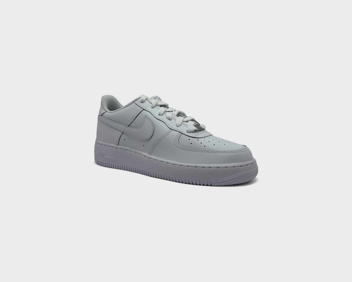 Nike Air Force 1 Low White Kids Sneaker weiß schräg von vorne