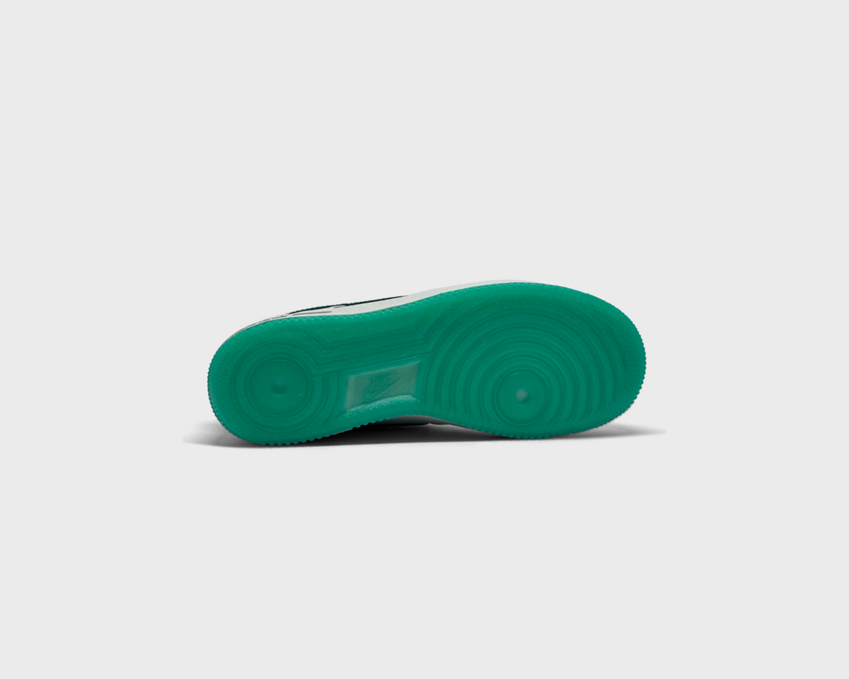 Nike Air Force 1 Patent Platinum Tint Stadium Green Sneaker weiß grün Sohle Unterseite