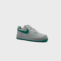 Nike Air Force 1 White Green Patent Sneaker weiß grün schräg von vorne
