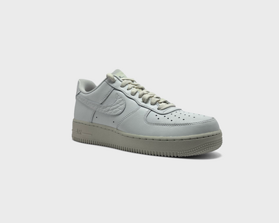 Nike Air Force 1 White Sail Sneaker weiß creme schräg von vorne

