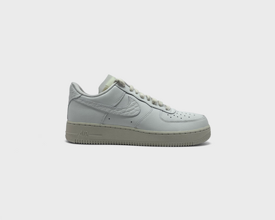 Nike Air Force 1 White Sail Sneaker weiß creme Außenseite Seitenansicht
