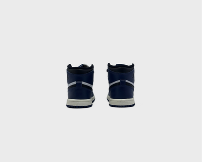Nike Air Jordan 1 Retro High OG Midnight Navy Sneaker dunkelblau weiß Sneaker Paar Rückansicht
