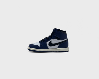 Nike Air Jordan 1 Retro High OG Midnight Navy Sneaker dunkelblau weiß Innenseite Seitenansicht
