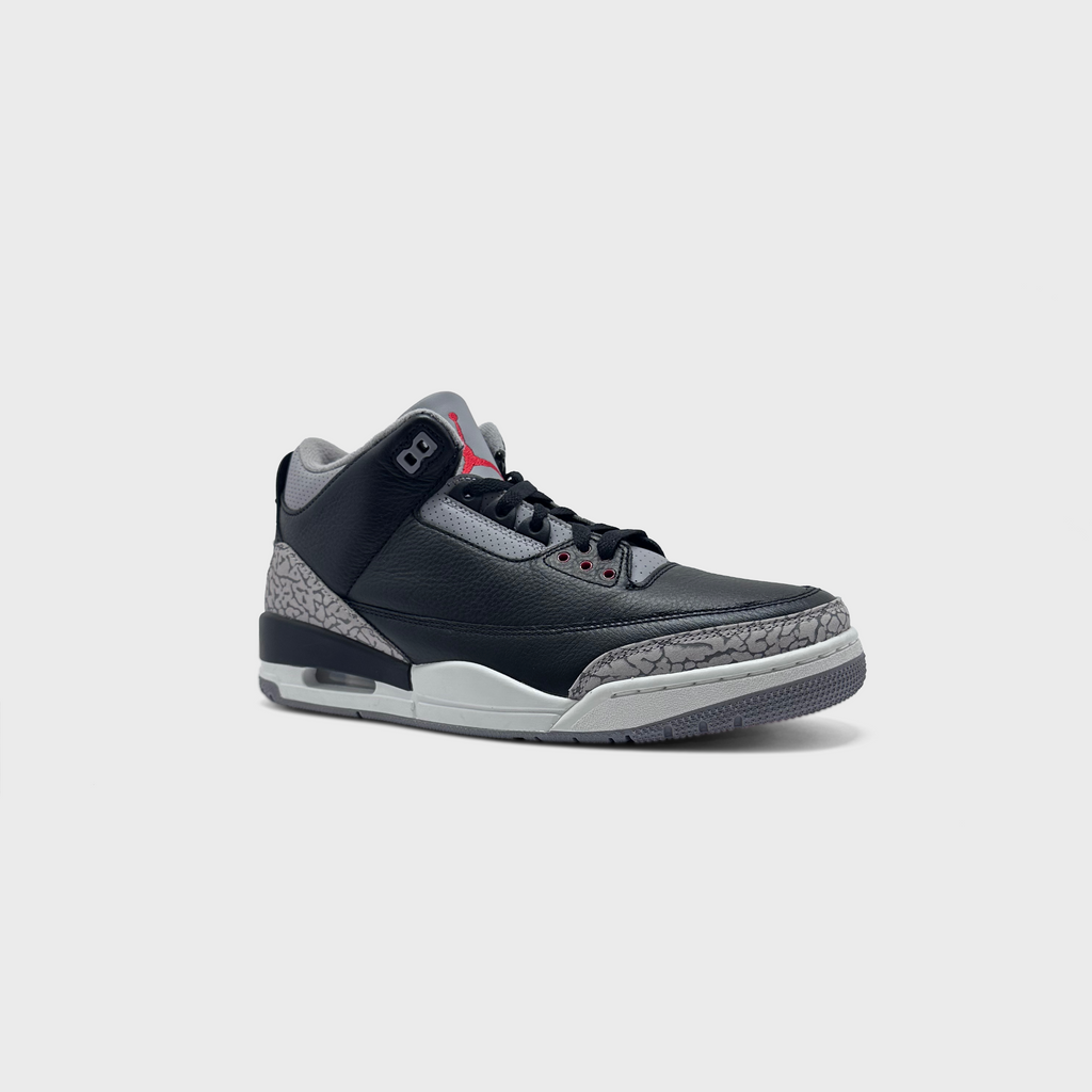Nike Air Jordan 3 Retro Black Cement Sneaker schwarz grau schräg von vorne
