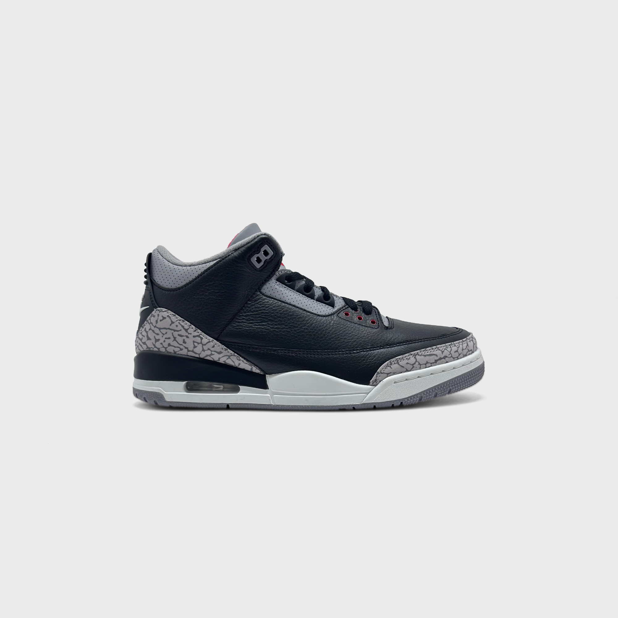 Nike Air Jordan 3 Retro Black Cement Sneaker schwarz grau Außenseite Seitenansicht
