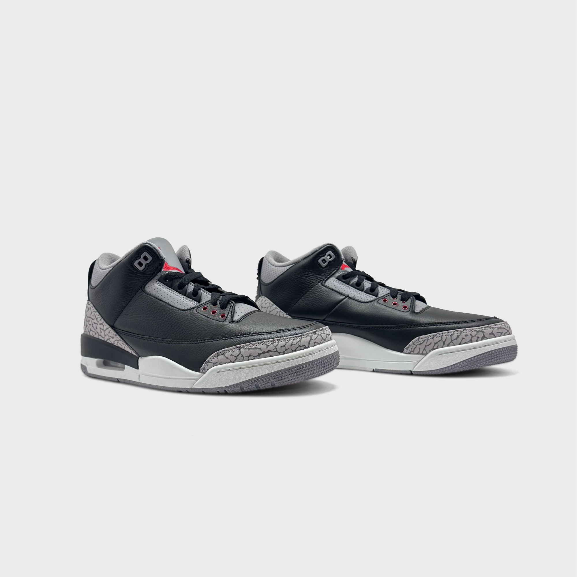 Nike Air Jordan 3 Retro Black Cement Sneaker schwarz grau Sneaker Paar Rückansicht
