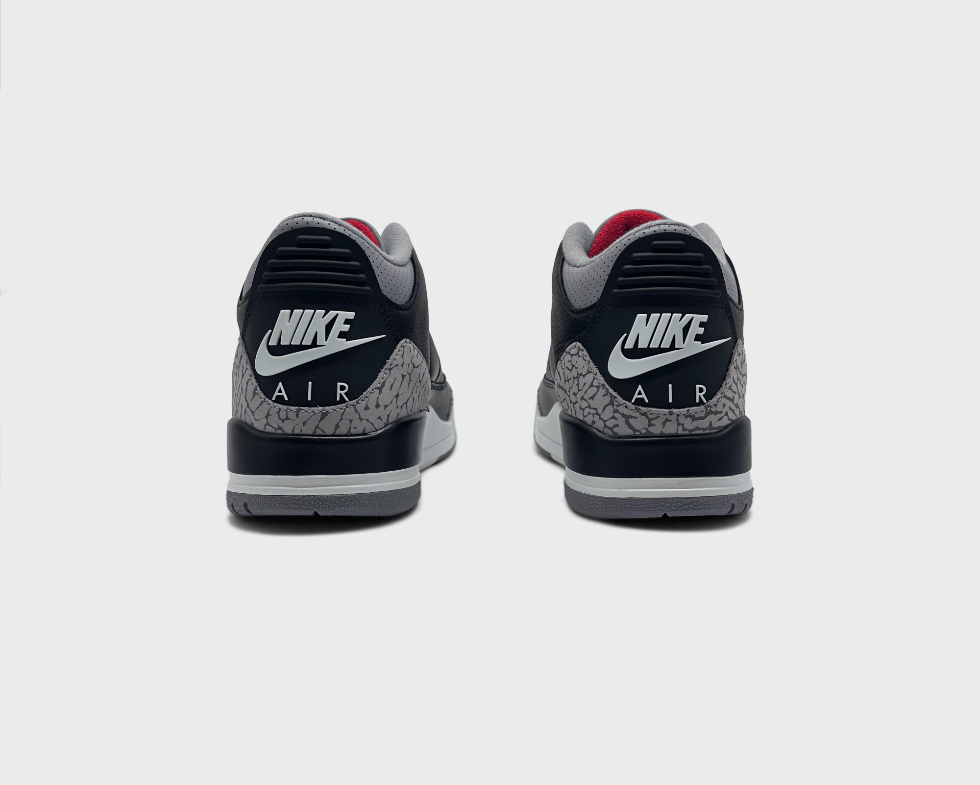 Nike Air Jordan 3 Retro Black Cement Sneaker schwarz grau Paar schräg von vorne
