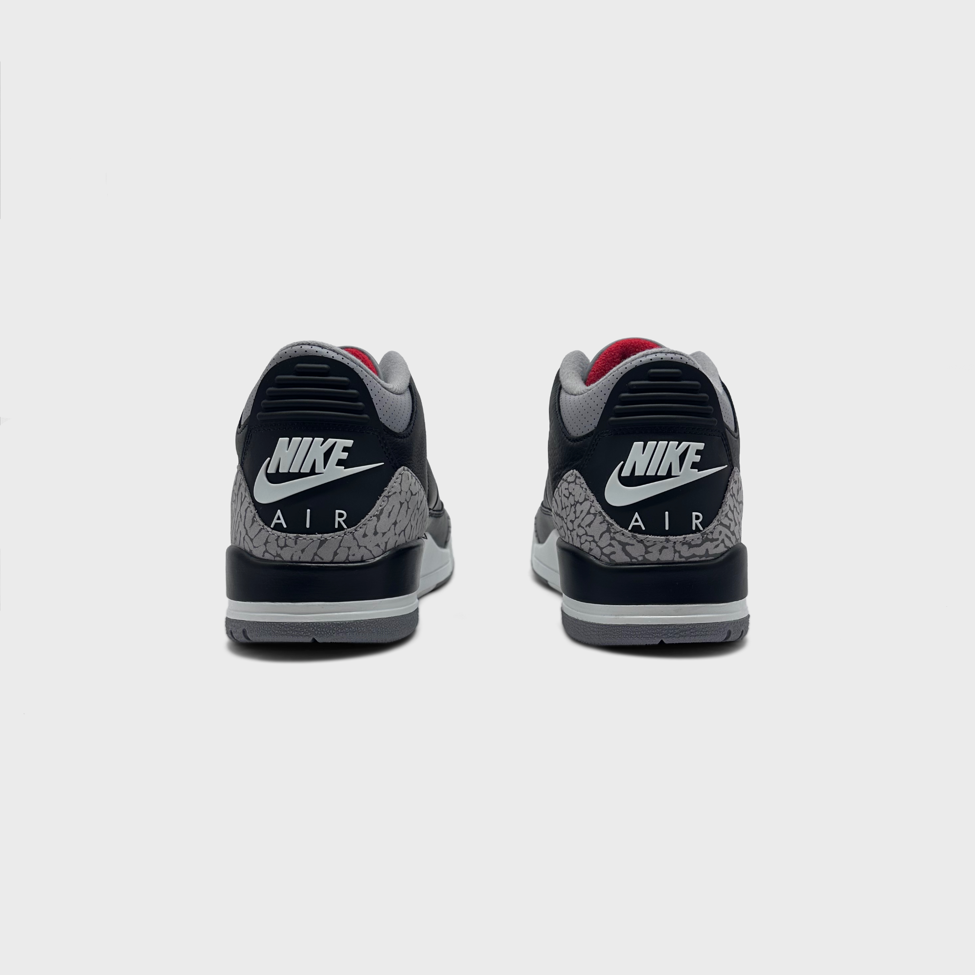 Nike Air Jordan 3 Retro Black Cement Sneaker schwarz grau Paar schräg von vorne
