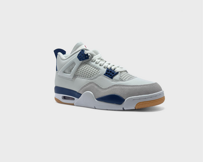 Nike Air Jordan 4 Retro Navy Sneaker weiß dunkelblau schräg von vorne
