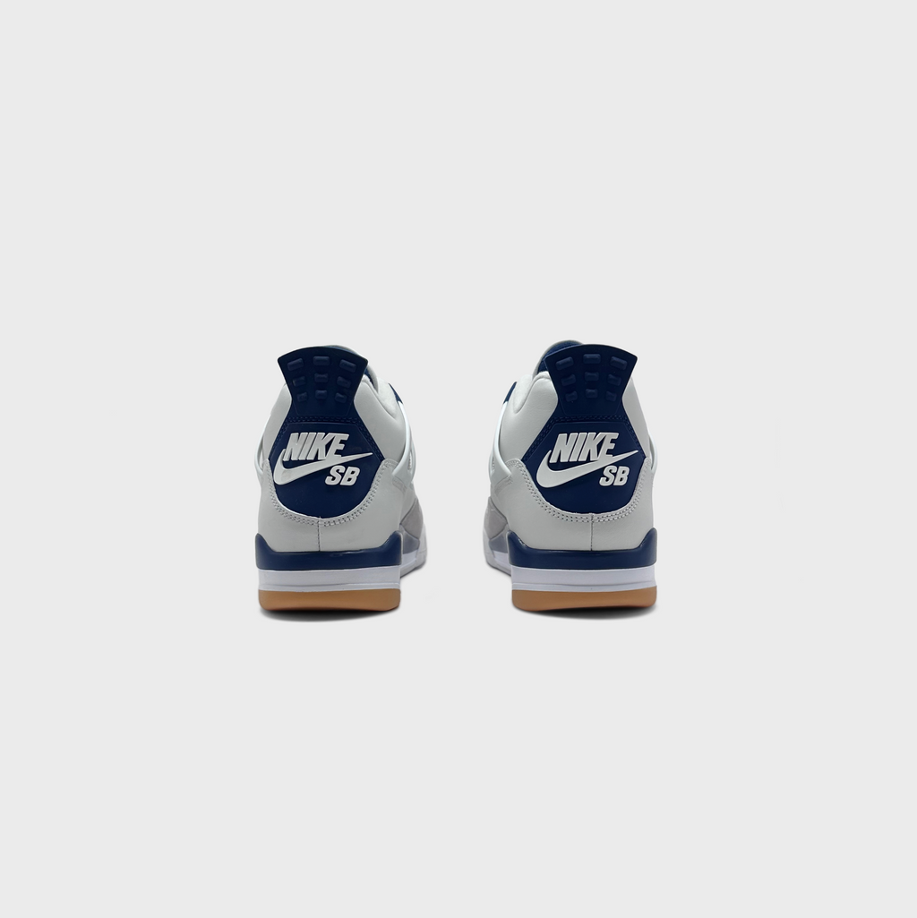 Nike Air Jordan 4 Retro Navy Sneaker weiß dunkelblau Sneaker Paar Rückansicht
