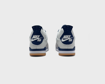 Nike Air Jordan 4 Retro Navy Sneaker weiß dunkelblau Sneaker Paar Rückansicht
