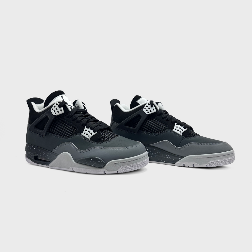 Nike Air Jordan 4 SE Fear Sneaker grau schwarz Paar schräg von vorne
