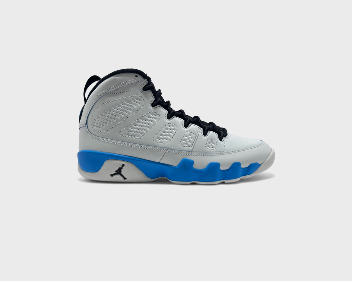 Nike Air Jordan 9 Retro Powder Blue Sneaker weiß blau Außenseite Seitenansicht