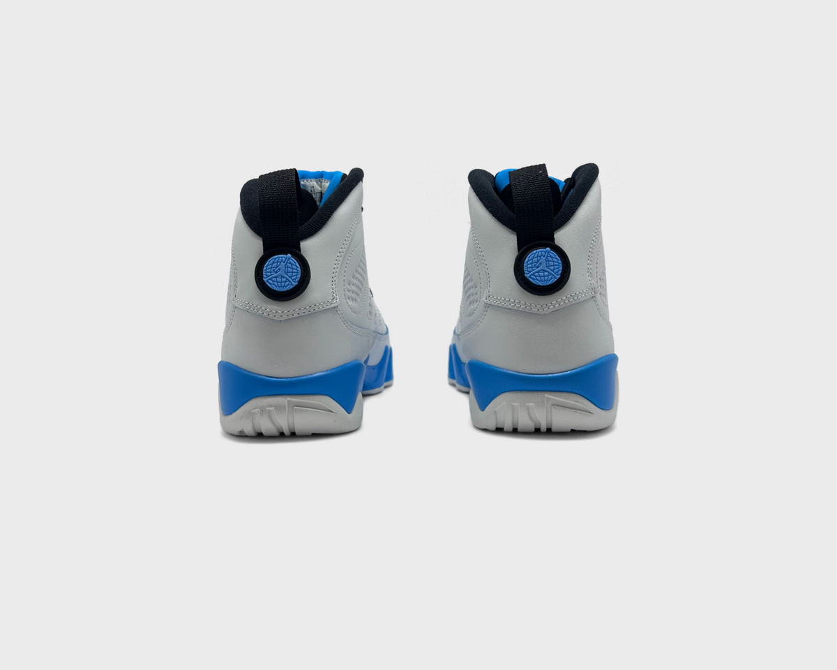 Nike Air Jordan 9 Retro Powder Blue Sneaker weiß blau Paar Rückansicht