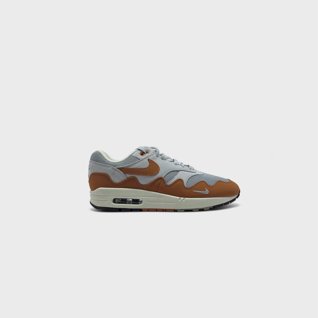 Nike Air Max 1 Monarch Sneaker orange weiß Außenseite Seitenansicht
