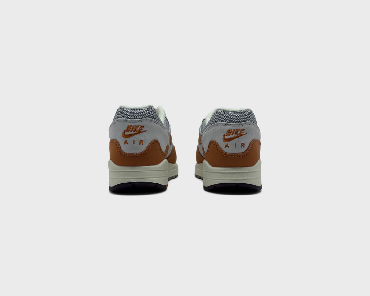 Nike Air Max 1 Patta Waves Monarch Sneaker silber orange Paar Rückansicht