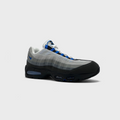 Nike Air Max 95 Blue Spark Sneaker schwarz grau blau schräg von vorne
