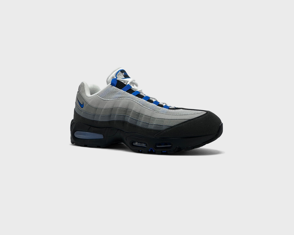 Nike Air Max 95 Blue Spark Sneaker schwarz grau blau schräg von vorne