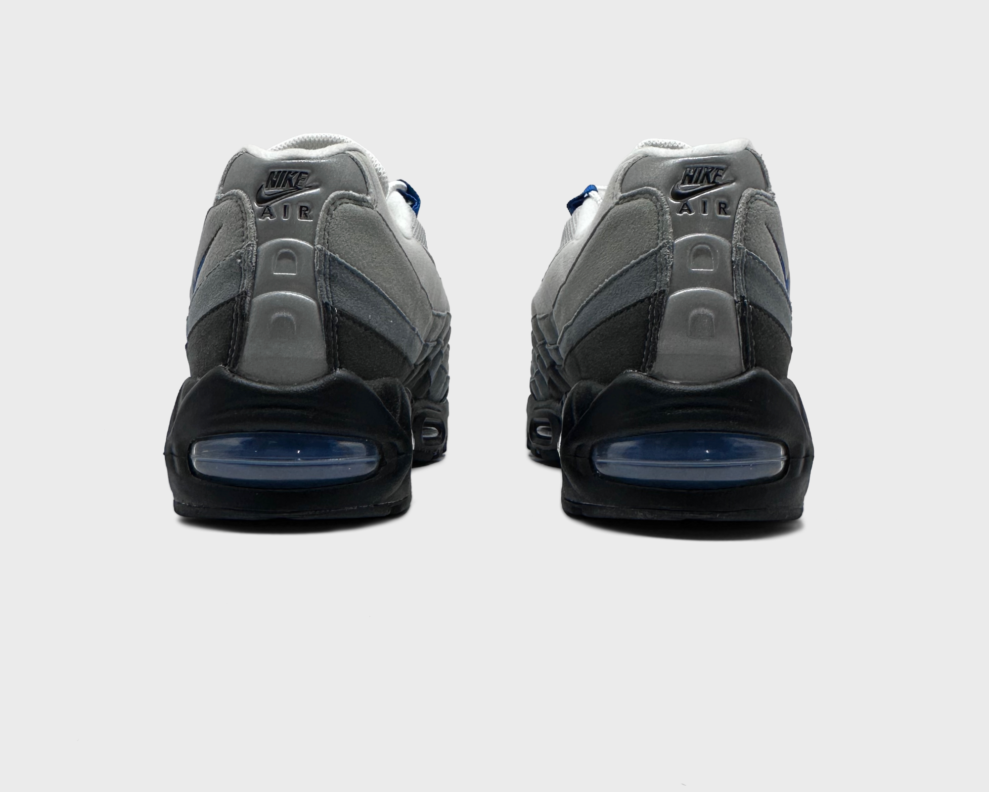 Nike Air Max 95 Blue Spark Sneaker schwarz grau blau Sneaker Paar Rückansicht
