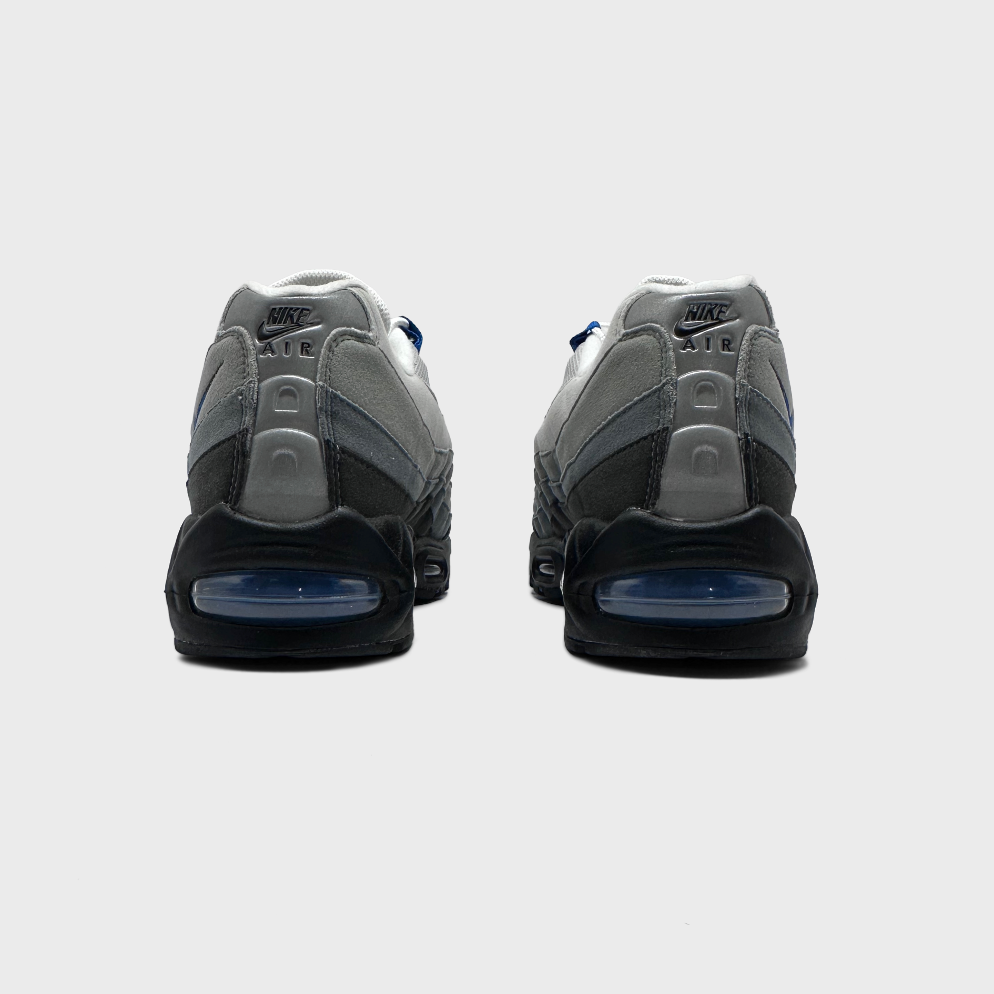 Nike Air Max 95 Blue Spark Sneaker schwarz grau blau Sneaker Paar Rückansicht
