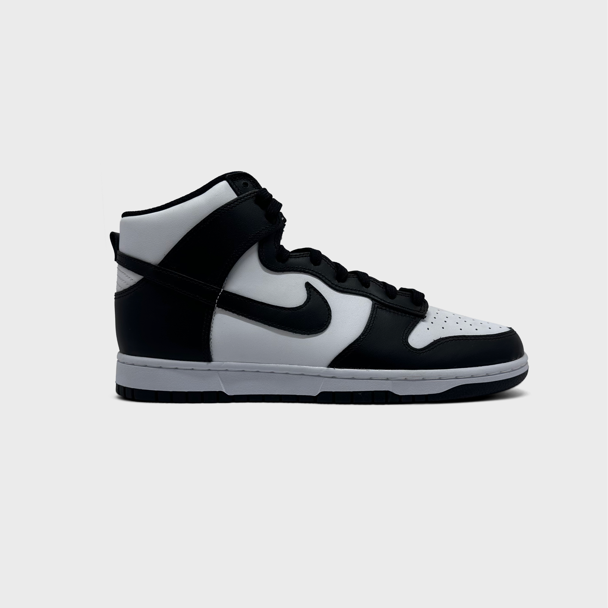 Nike Dunk High Black White Sneaker schwarz weiß Außenseite Seitenansicht
