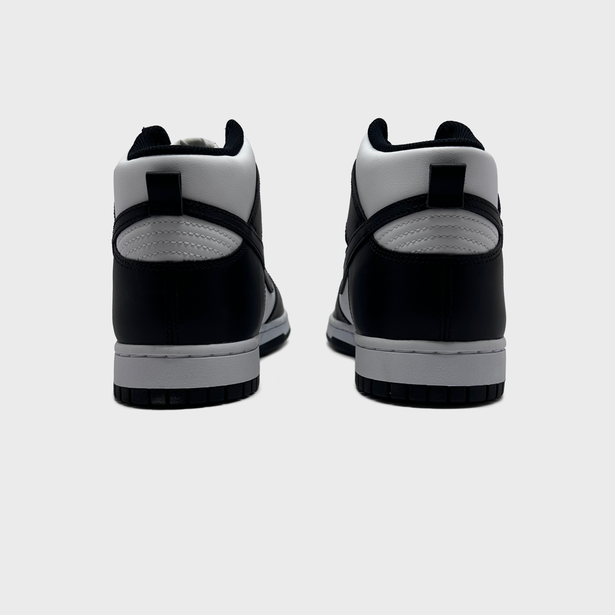 Nike Dunk High Black White Sneaker schwarz weiß Sneaker Paar Rückansicht
