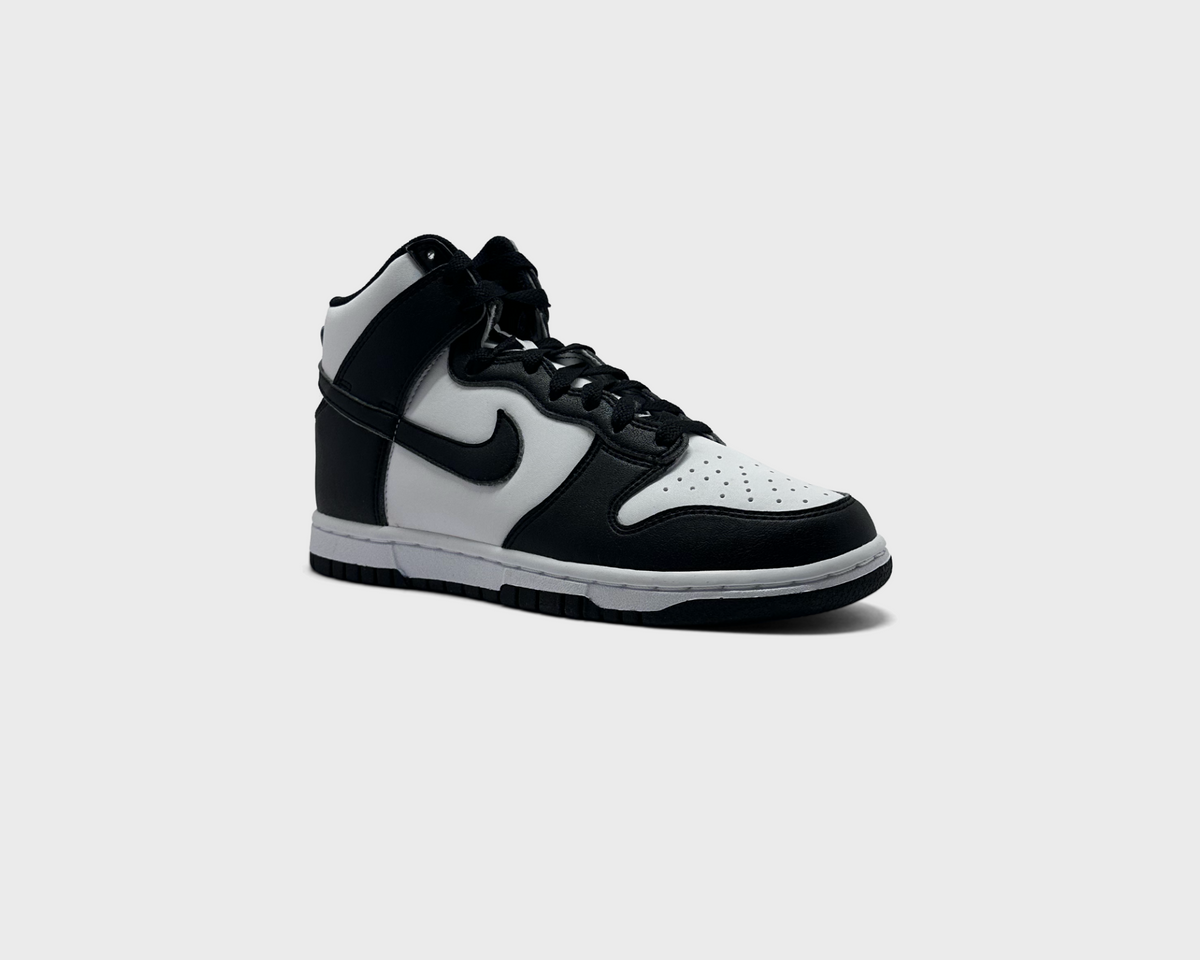 Nike Dunk High Next Nature Panda Sneaker schwarz weiß schräg von vorne