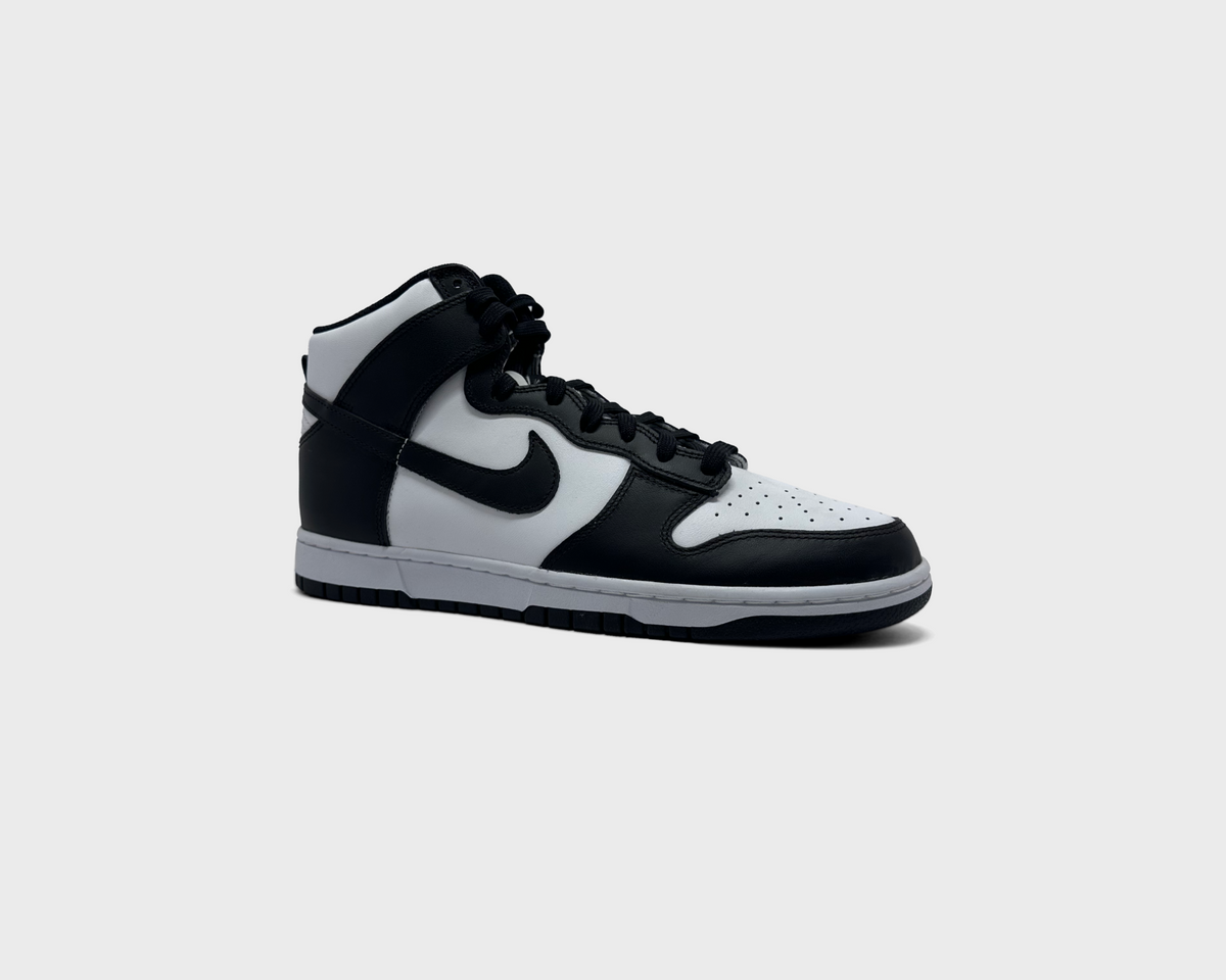Nike Dunk High Panda Sneaker schwarz weiß schräg von vorne