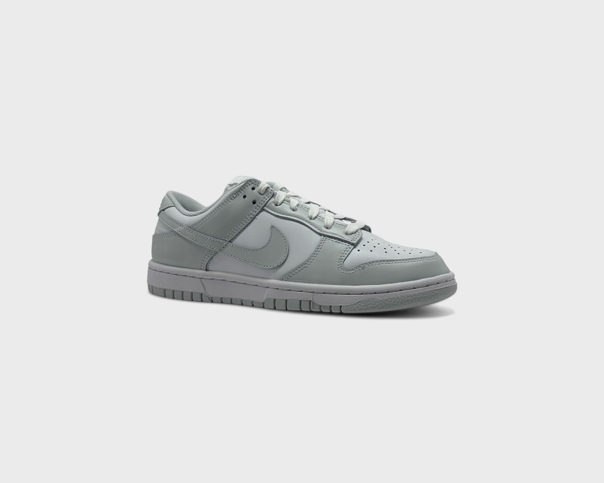 Nike Dunk Low Grey White Sneaker grau weiß schräg von vorne