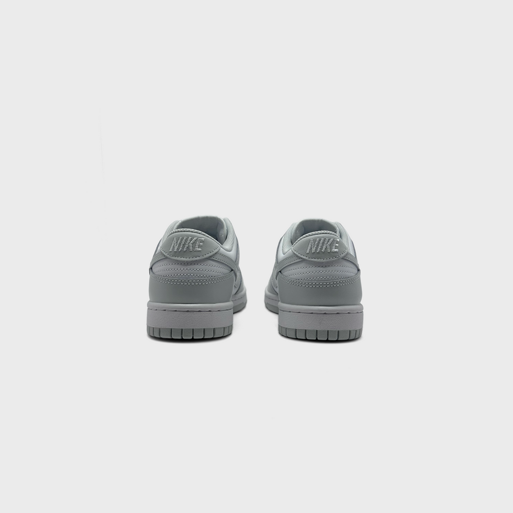 Nike Dunk Low Grey White Sneaker grau weiß Sneaker Paar Rückansicht
