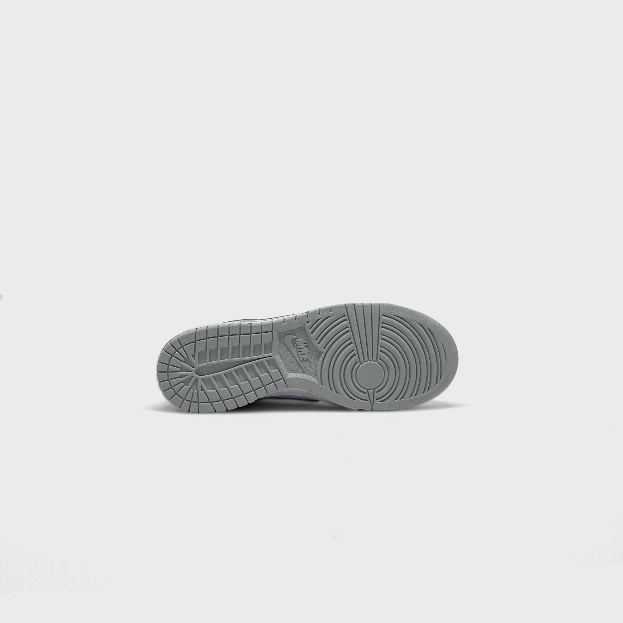 Nike Dunk Low Grey White Sneaker grau weiß Sohle Unterseite
