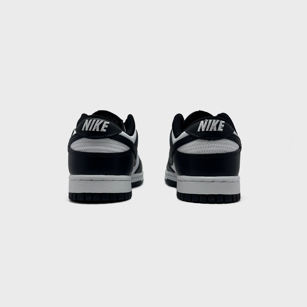 Nike Dunk Low Panda Sneaker schwarz weiß Sneaker Paar Rückansicht
