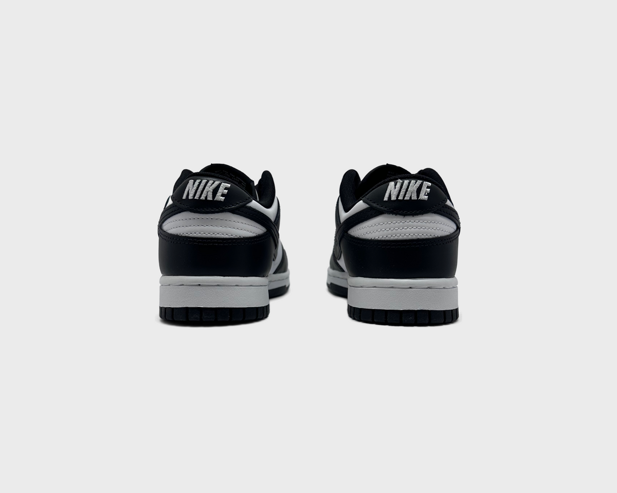 Nike Dunk Low Panda Sneaker schwarz weiß Paar Rückansicht