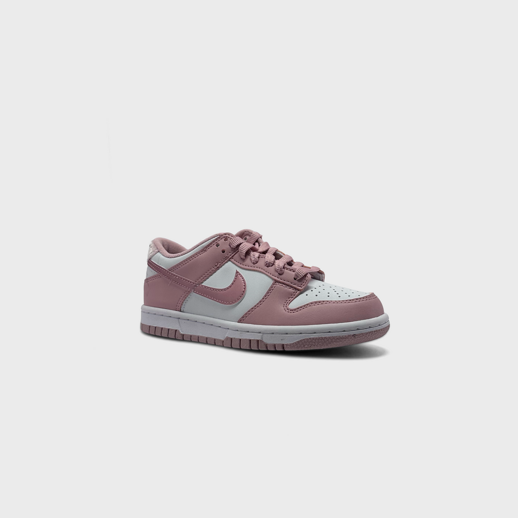 Nike Dunk Low Pink White Sneaker rosa weiß schräg von vorne
