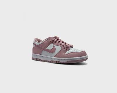 Nike Dunk Low Pink White Sneaker rosa weiß schräg von vorne
