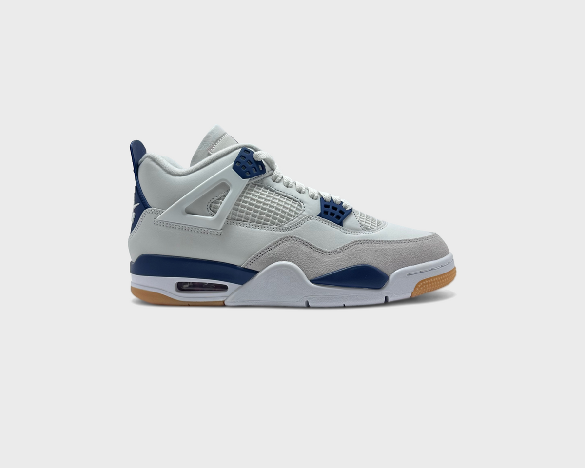Nike SB x Air Jordan 4 Navy Sneaker weiß dunkelblau Außenseite Seitenansicht