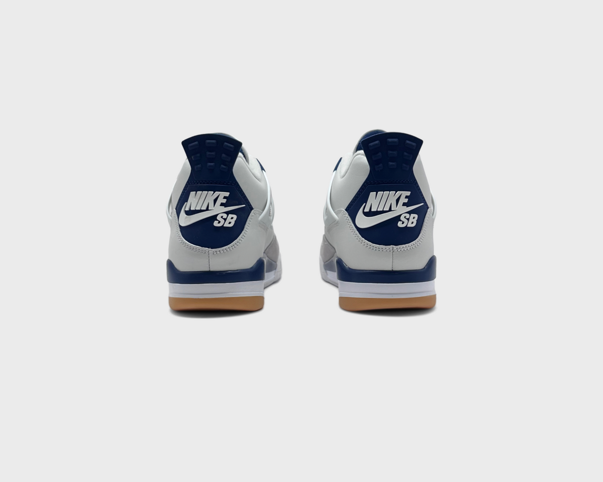 Nike SB x Air Jordan 4 Navy Sneaker weiß dunkelblau Paar Rückansicht