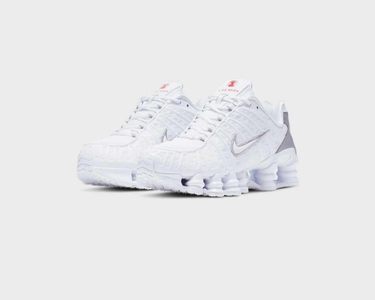 Nike Shox TL White Metallic Silver Max Orange Sneaker weiß silber Paar schräg von vorne