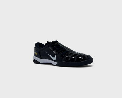 Nike Total 90 SP Black White Sneaker schwarz weiß schräg von vorne
