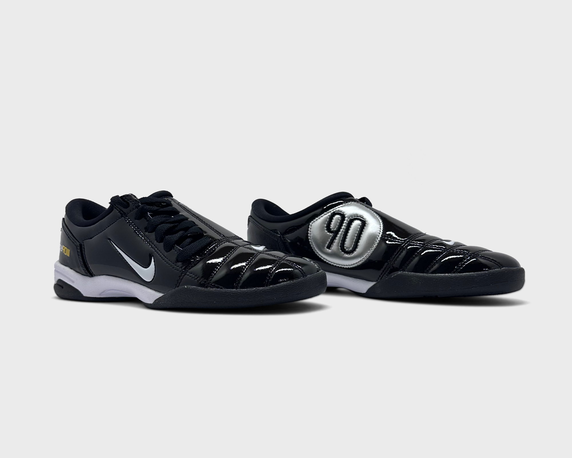 Nike Total 90 SP Black White Sneaker schwarz weiß Paar schräg von vorne
