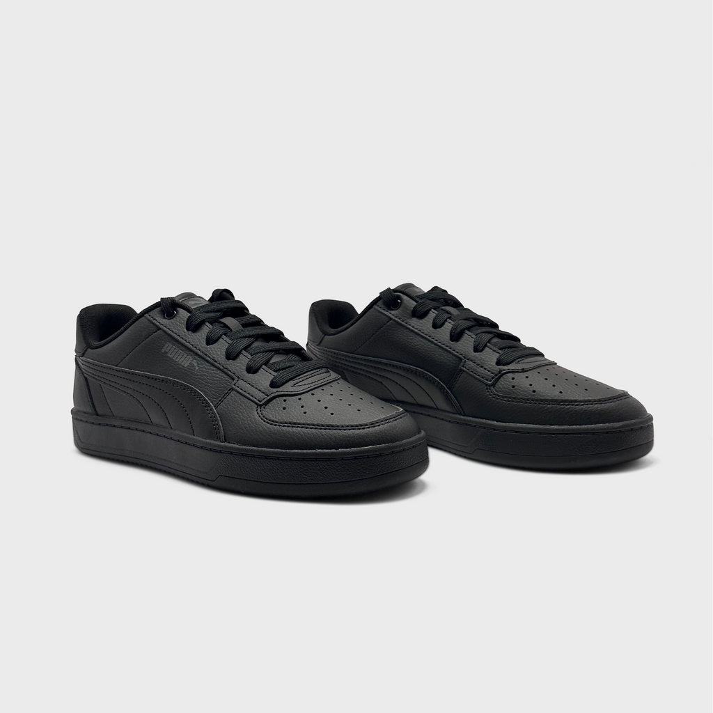 Puma Caven 2.0 Black Sneaker schwarz Paar schräg von vorne
