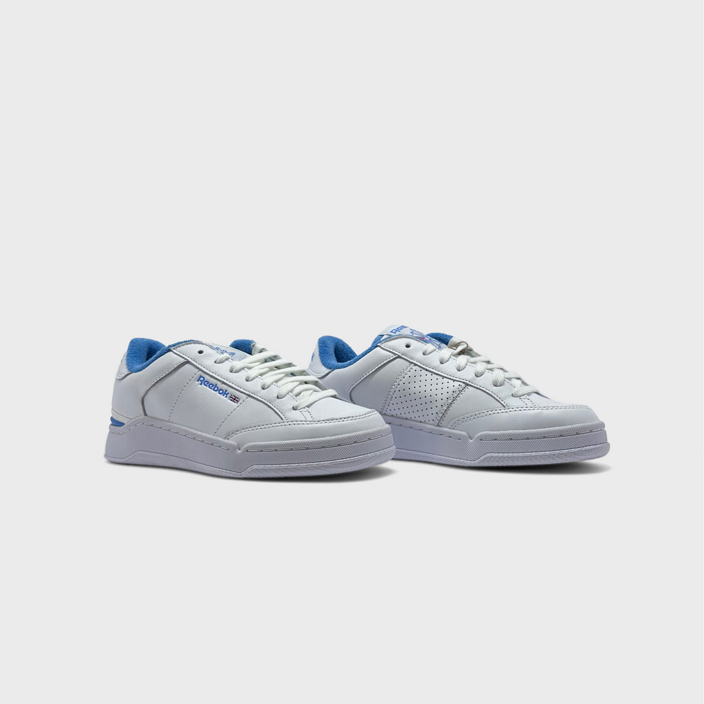 Reebok Ad Court White Blue Sneaker weiß blau Paar schräg von vorne
