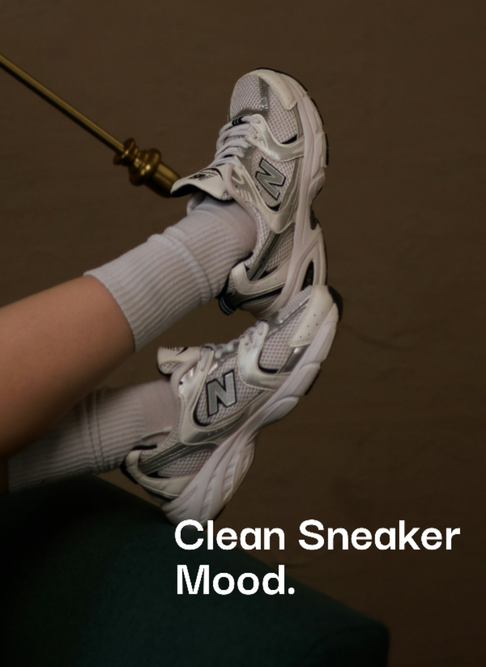 Clean Sneaker Mood bei sneekrs mit grauen New Balance Sneakern
