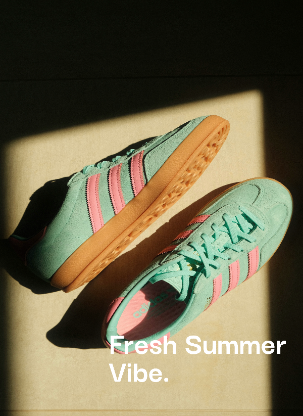Fresh Summer Vibe bei sneekrs mit mintgrünen Adidas Sneakern und rosa Details