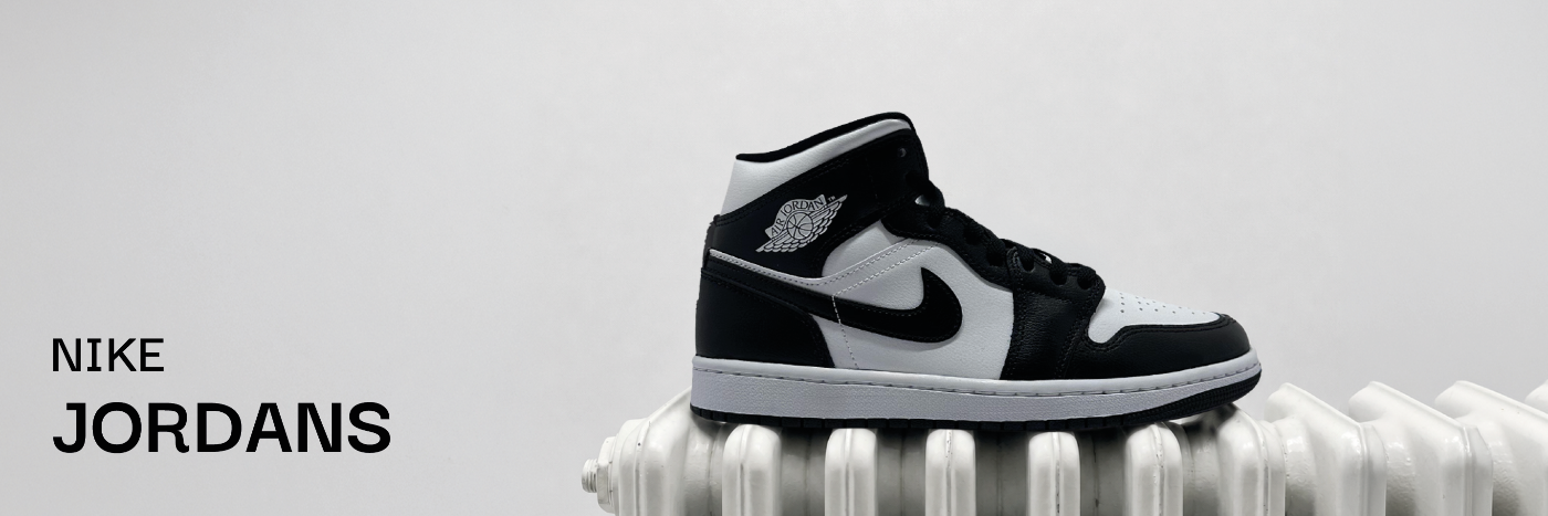 Nike Jordan Sneaker bei sneekrs in Schwarz und Weiß als moderner Streetwear-Banner