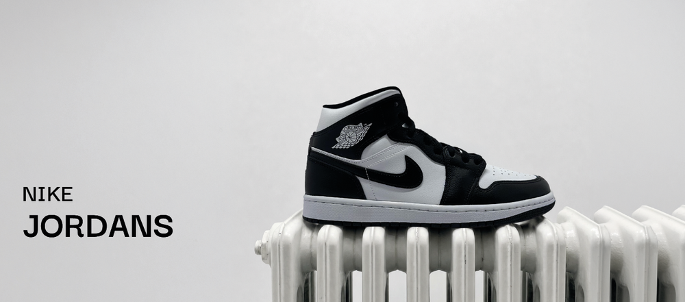 Nike Jordan Sneaker bei sneekrs in Schwarz und Weiß als moderner Streetwear-Banner