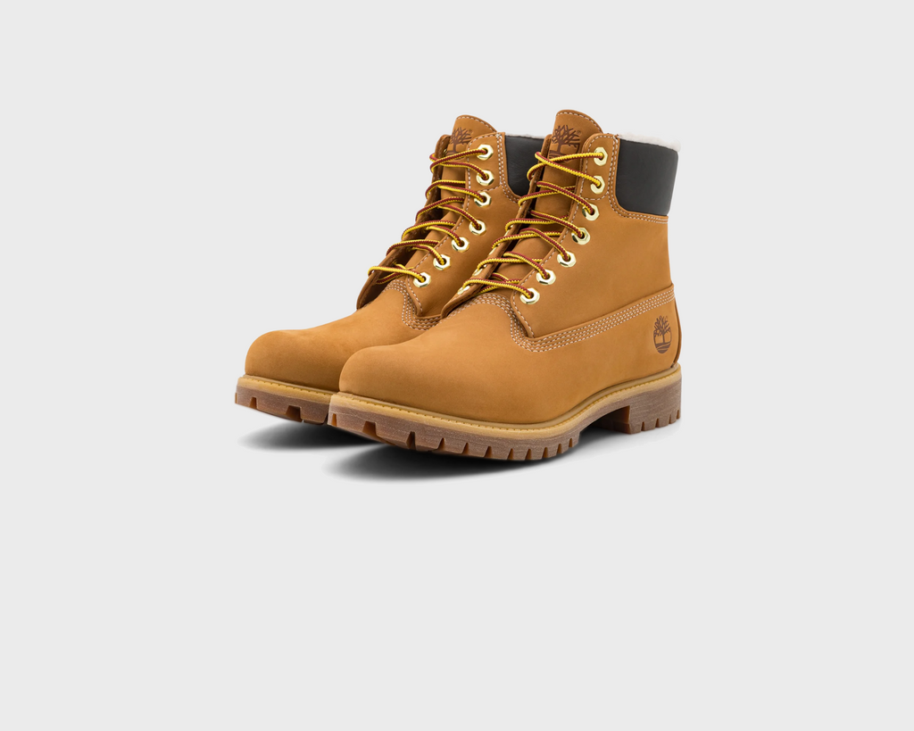 Timberland 6 Inch Premium Warm Lined Boot Wheat Boots weizengelb braun Paar schräg von vorne