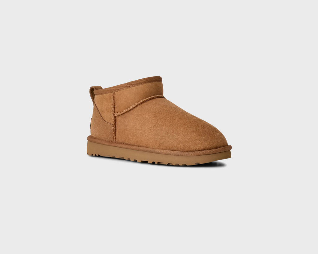 UGG Classic Ultra Mini Chestnut Boot braun schräg von vorne