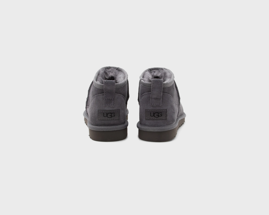UGG Classic Ultra Mini Dark Grey Boot dunkelgrau Paar Rückansicht